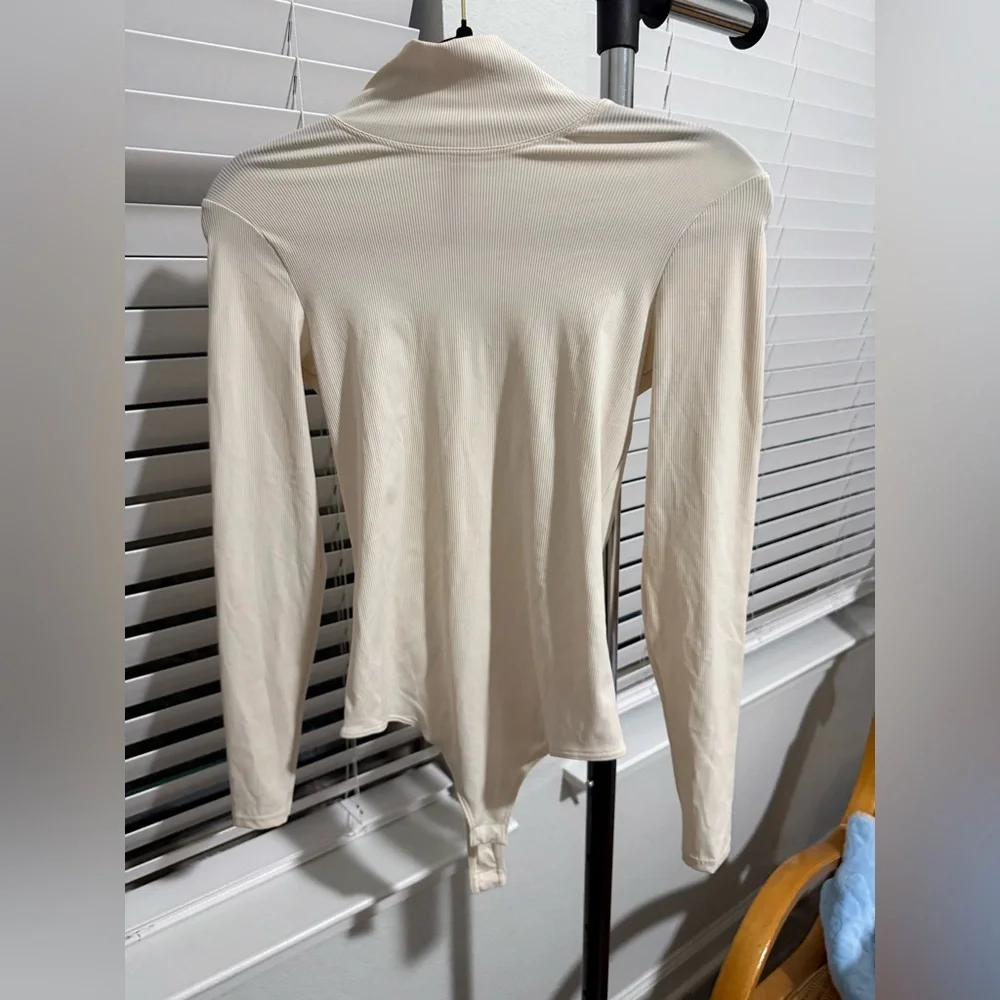 SPANX ribbed Mockneck bodysuit - Picture 2 of 3